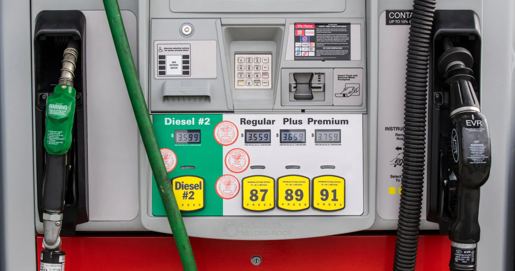 Boquilla de gasolina en una estación de Virginia